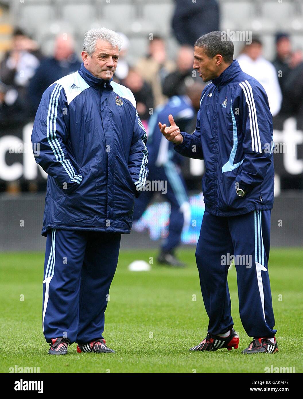 Football - Barclays Premier League - Newcastle United / Fulham - St James Park.Kevin Keegan (ol), directeur de Newcastle United, et son assistant Chris Hughton (r) avant le début du match Banque D'Images