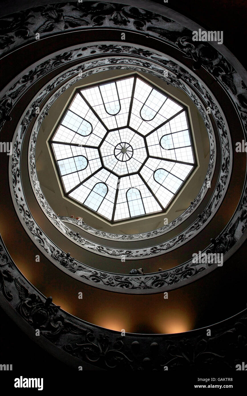 Voyage - vue sur la ville - Rome.Vue générale sur le grand escalier en colimaçon du Musée du Vatican menant à l'entrée des expositions Banque D'Images