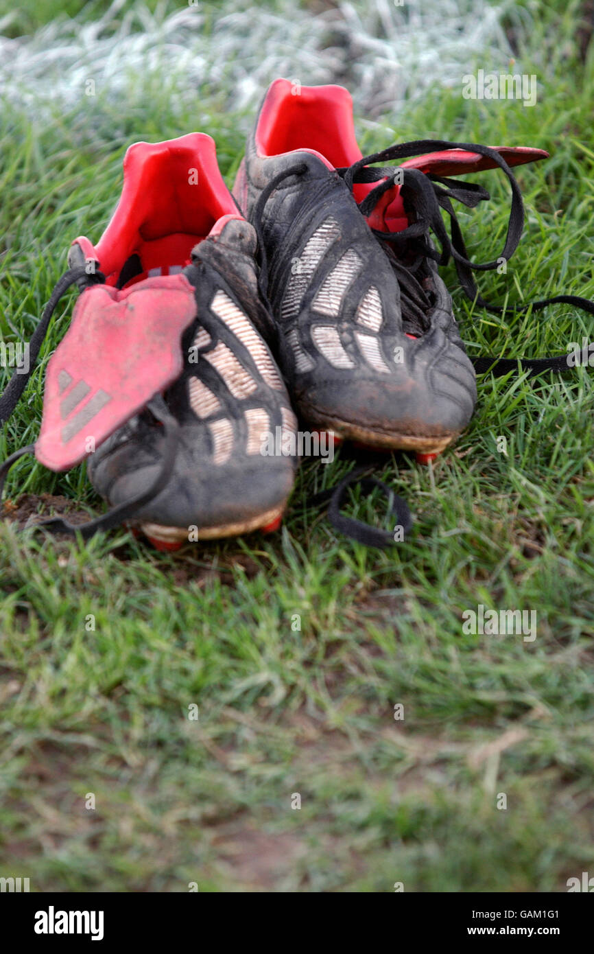 Soccer - Trophée FA - troisième ronde - Eastbourne Borough et Farnborough Town.Une paire de chaussures de football Adidas Banque D'Images