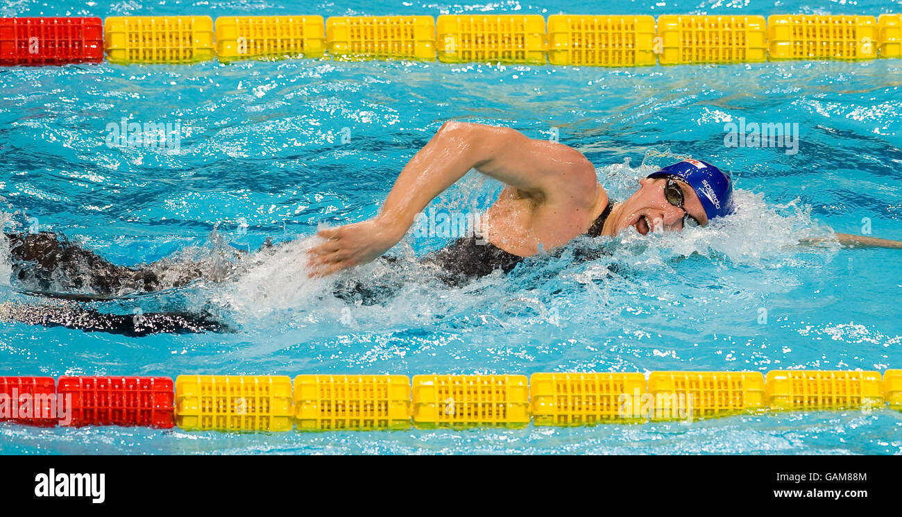 David Carry, de Grande-Bretagne, participe au freestyle de 200 m lors des championnats du monde de course courte durée de la FINA à la MEN Arena de Manchester. Banque D'Images