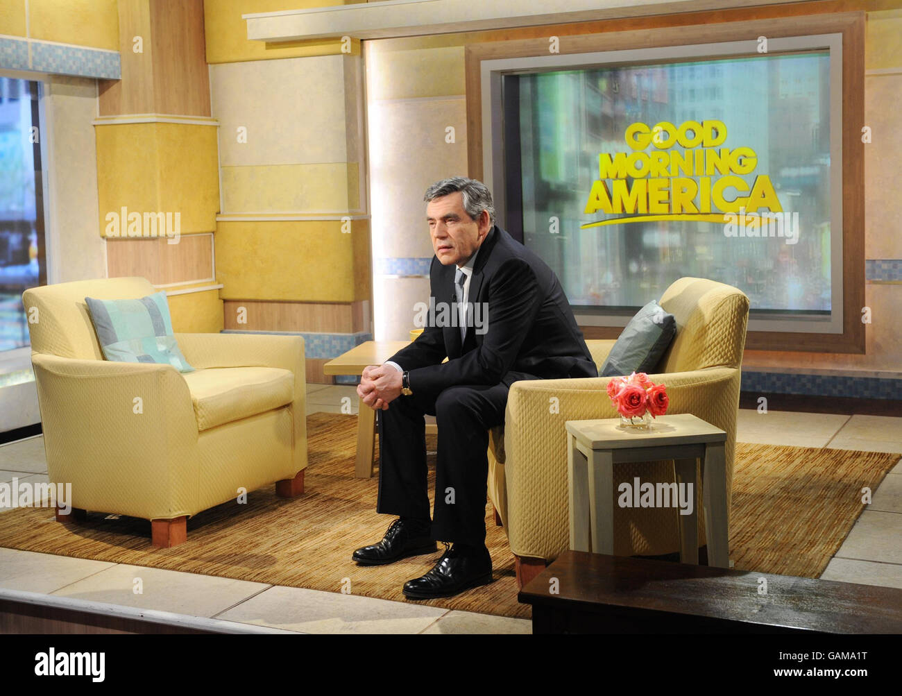 Le Premier ministre Gordon Brown attend aujourd'hui à New York le téléviseur de « Good Morning America », où il a été interviewé par Diane Sawyer pour la chaîne américaine. Banque D'Images