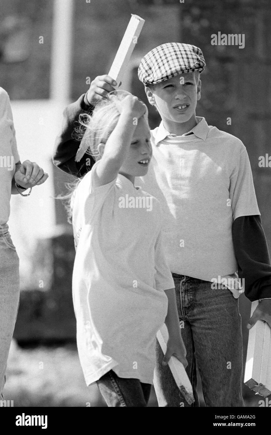 Peter Phillips, 11 ans, et Zara Phillips, enfants de la princesse Anne et du capitaine Mark Phillips aux épreuves de chevaux. Banque D'Images