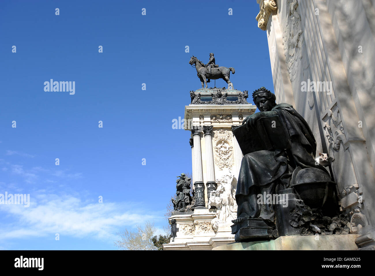 Stock de voyage - Madrid. Monument à Alfonso XII dans Parque Retiro Banque D'Images