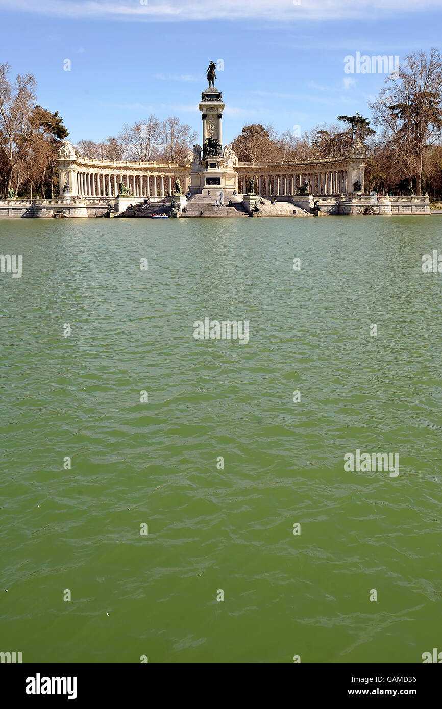 Monument à Alfonso XII au Parque Retiro, Madrid Banque D'Images