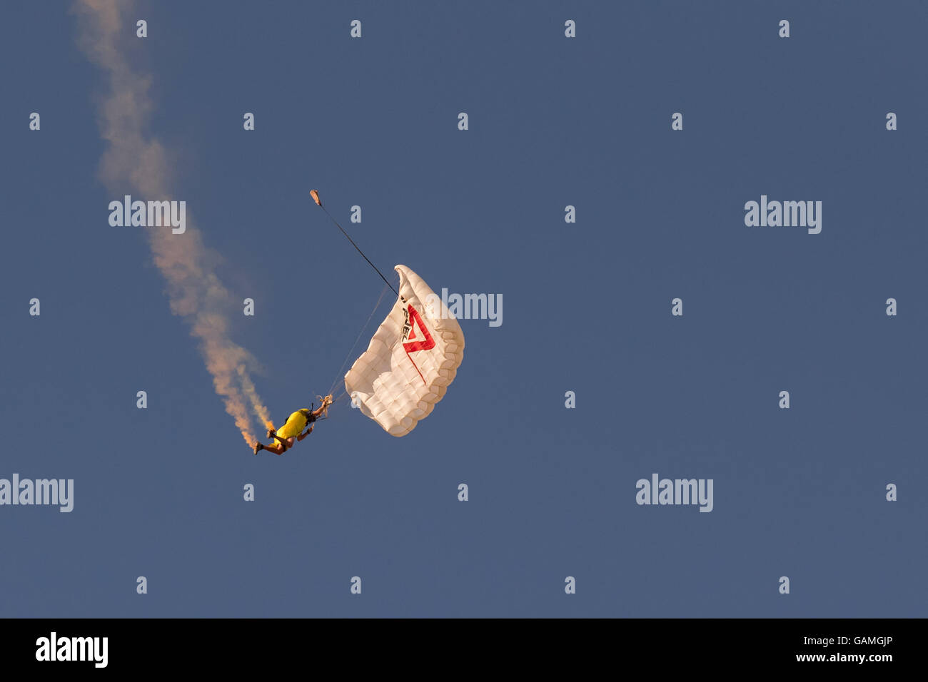 Athènes, Grèce 13 septembre 2015. Pemberton Rex fait son show acrobatique à Athènes qui tombe du ciel. Banque D'Images