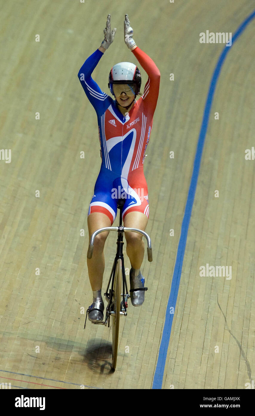 Le Victoria Pendleton de Grande-Bretagne célèbre l'or gagné dans le Sprint féminin lors des Championnats du monde de cyclisme sur piste UCI au Vélodrome de Manchester, Manchester. Banque D'Images