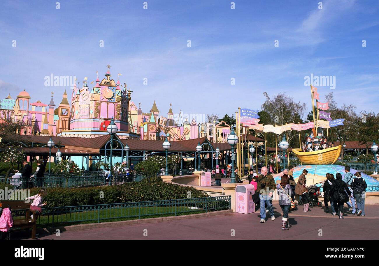 Vue générale à l'extérieur, c'est UNE promenade dans le petit monde à Disneyland Paris. Banque D'Images