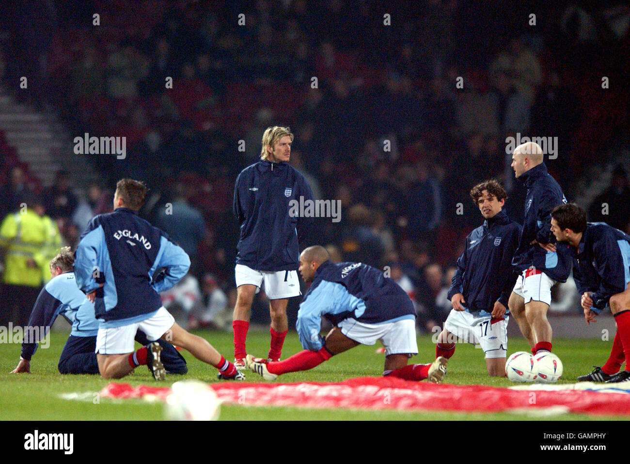 Football - International friendly - Angleterre / Australie.Les joueurs d'Angleterre passent par leurs étirements avant le match Banque D'Images