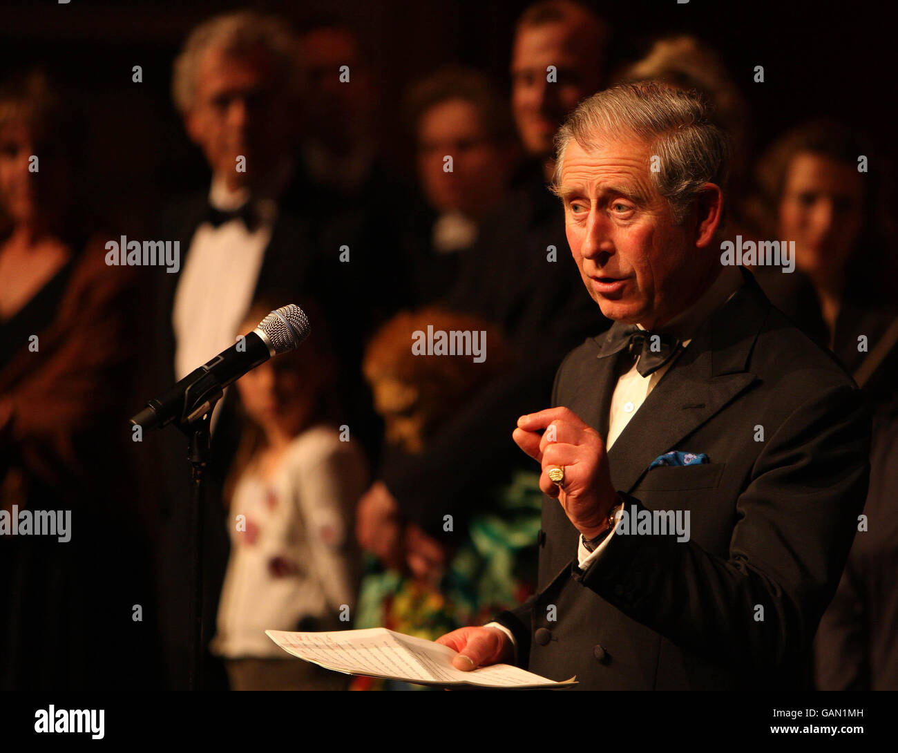 HRH le Prince de Galles prend la parole lors d'un dîner de gala pour les supporters de la Fondation du Prince pour les enfants et les arts à Buckingham Palace, Londres. Banque D'Images