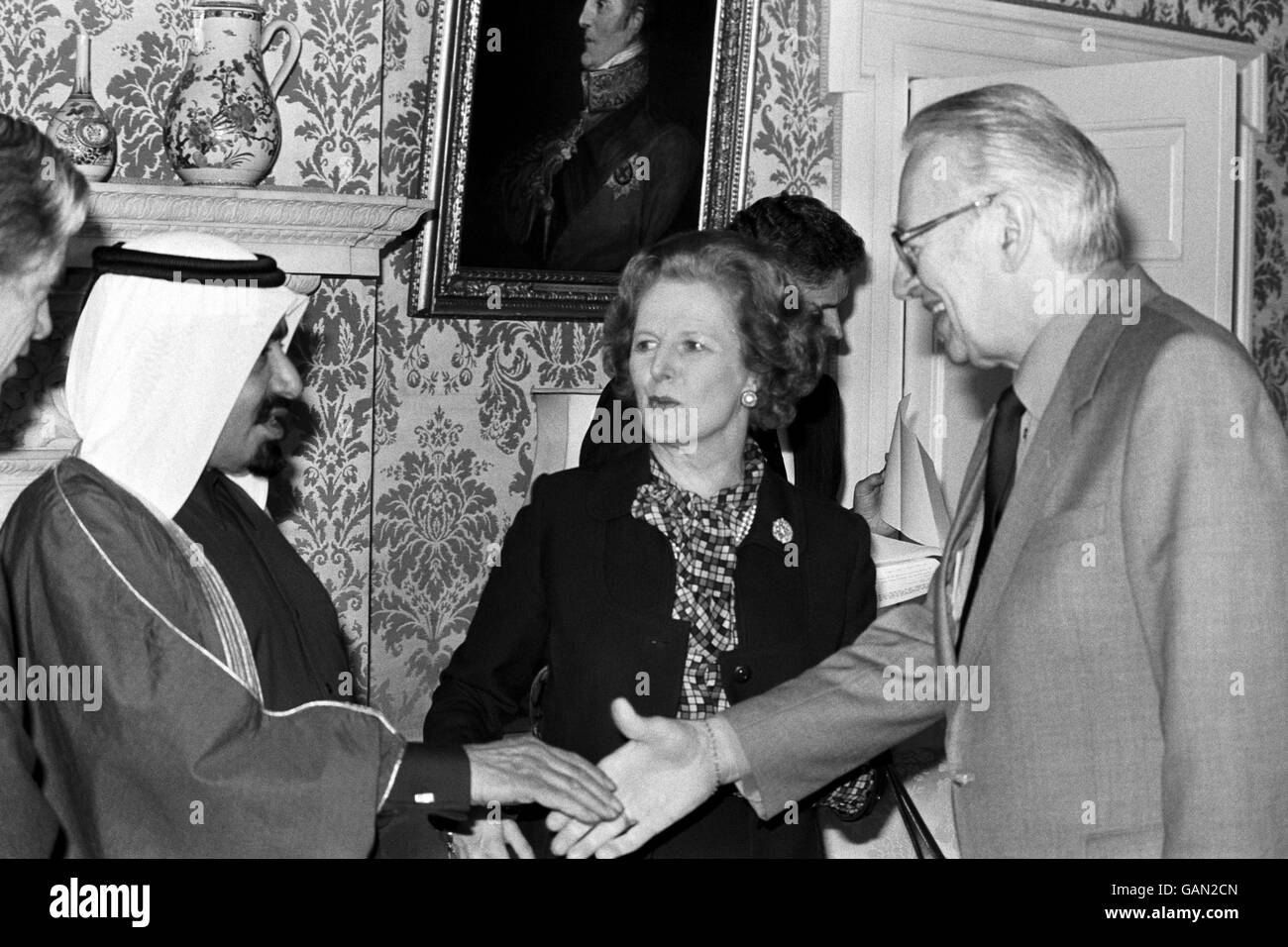 Le PM Margaret Thatcher présente l'invité Humphrey Lyttelton, le chef de bande, à l'Amir du Stat de Quatar lors d'un déjeuner à Downing Sreet à l'occasion de la deuxième visite d'État en Grande-Bretagne. Banque D'Images