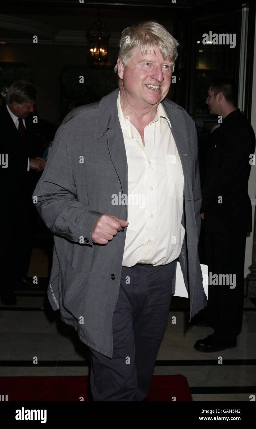 Stanley, le père du maire de Londres Boris Johnson, arrive pour une fête pour célébrer le 180ème anniversaire de l'hebdomadaire politique magazine The Spectator, qui s'est tenu à l'hôtel Churchill Hyatt dans le centre de Londres. Banque D'Images