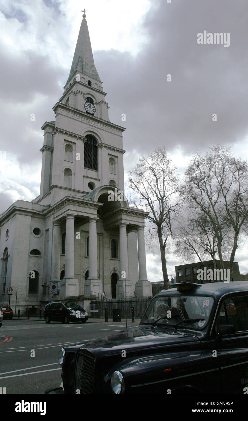 Une vue générale de Christ Church, Spitalfields, Londres.Une des «Églises Commissaires» construite pour la Commission pour la construction de cinquante nouvelles Églises entre 1714 et 1729 par l'architecte Nicholas Hawksmoor.Il est considéré comme l'une des plus belles églises de son genre, à Londres. Banque D'Images