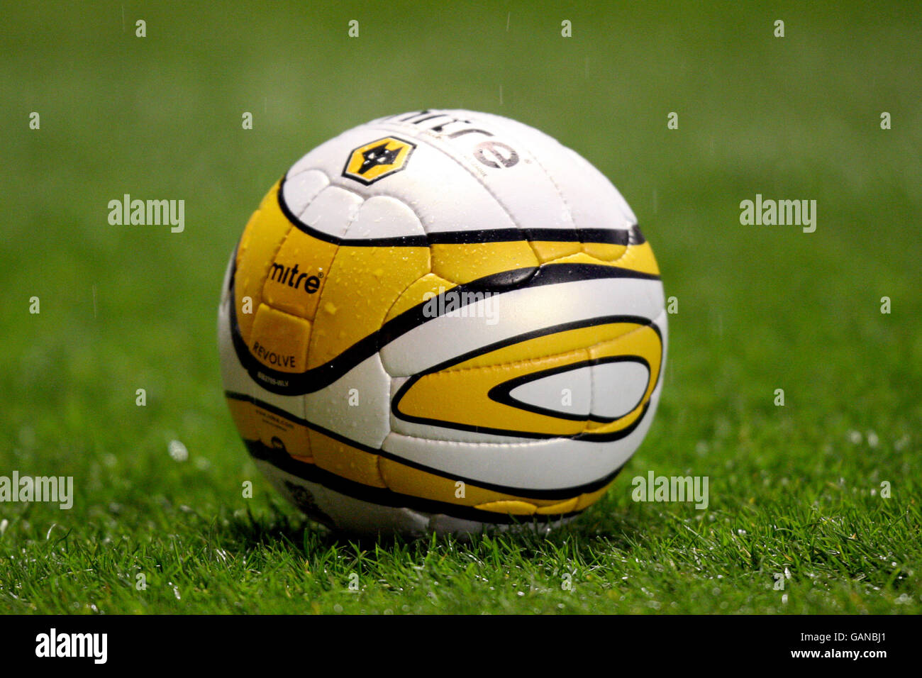 Football - Championnat de la ligue de football Coca-Cola - Wolverhamton Wanderers / West Bromwich Albion - Stade Molineux. Vue générale de la balle de match Banque D'Images