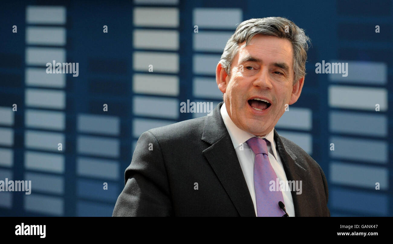 Le Premier ministre britannique Gordon Brown s'adresse aux délégués lors d'une conférence des Nations Unies sur le développement du millénaire à Canary Wharf à Londres. Banque D'Images