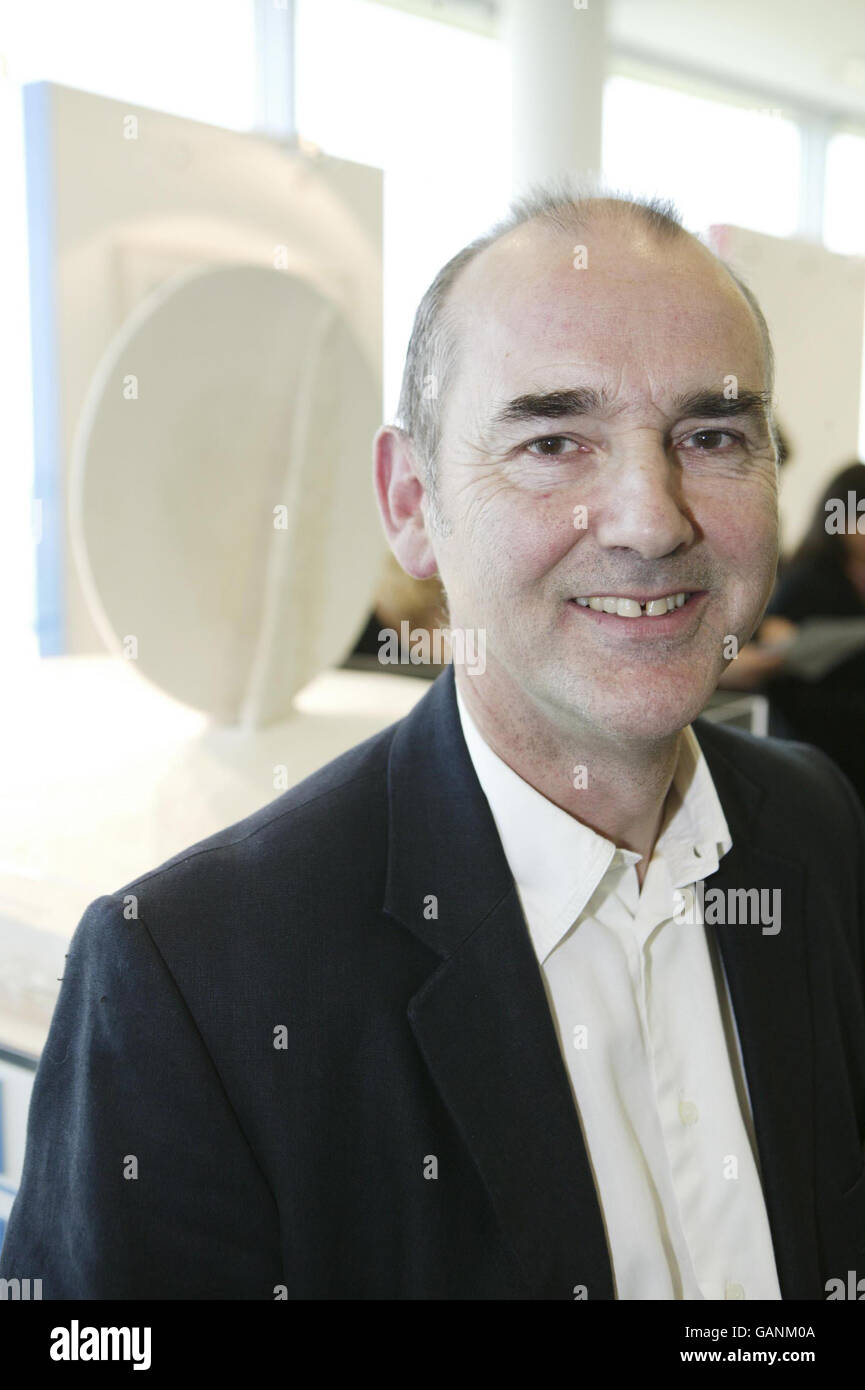 Sculpture de la vallée d'Ebbsfleet.Christopher le Brun avec sa proposition pour le site d'Ebbsfleet à l'Observatoire, dans la vallée d'Ebbsfleet. Banque D'Images