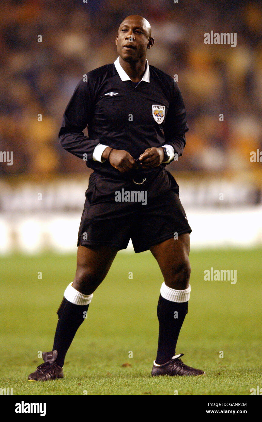 Football - coupe AXA FA - Cinquième tour - Wolverhampton Wanderers / Rochdale. Arbitre Uriah Rennie Banque D'Images