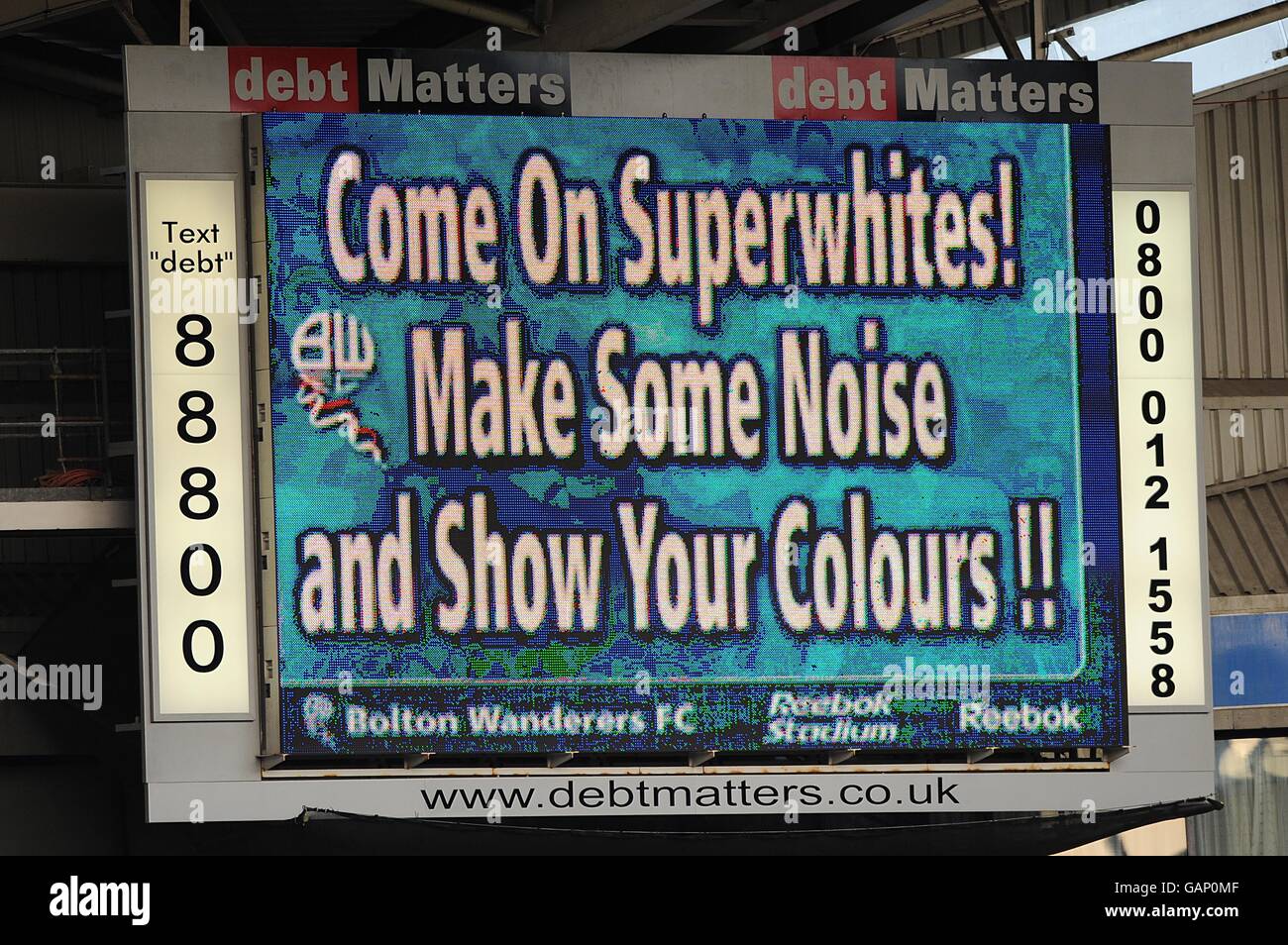 Football - Barclays Premier League - Bolton Wanderers / Sunderland - Reebok Stadium.Un message pour encourager les fans de Bolton Wanderers s'affiche sur un écran au stade Reebok Banque D'Images