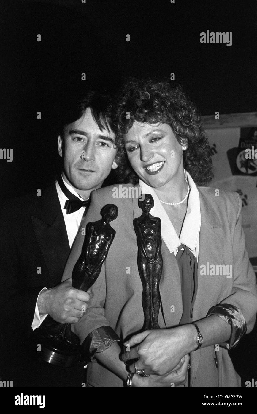 Le couple qui a remporté le prix du meilleur acteur/meilleure actrice dans une comédie musicale présentée ensemble au Theatre Royal, Londres. Denis Lawson a gagné pour M. Cinders au Fortune Theatre et Barbara Dickson, qui était dans les Blood Brothers de Willy Russell. Banque D'Images