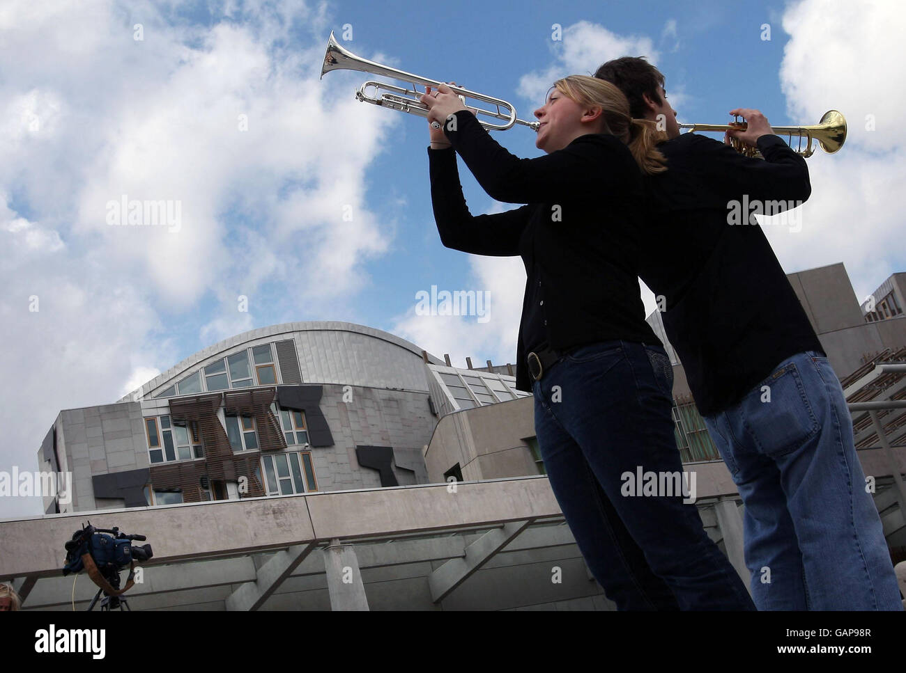 Les militants de la Royal Scottish Academy of Music and Drama protestent devant le Parlement écossais à Édimbourg pour tenter de bénéficier de financements supplémentaires. Banque D'Images