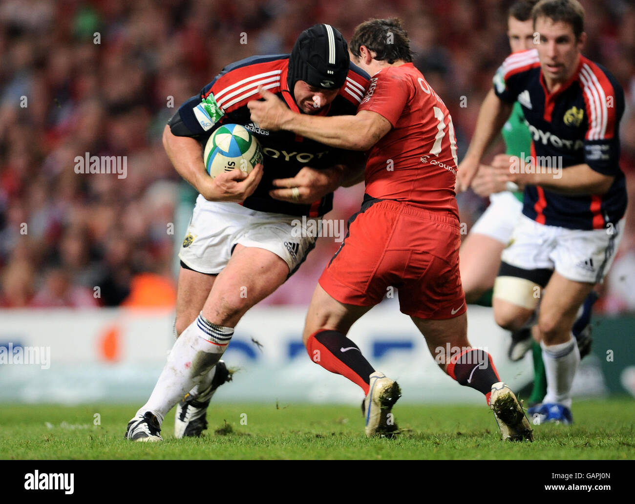 Rugby Union - Heineken Cup - final - Munster v Toulouse - Millennium Stadium. Dennis Leamy de Munster en action Banque D'Images