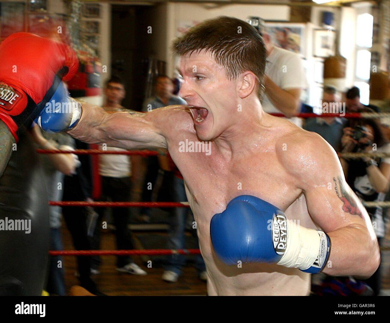 Boxe - Ricky Hatton entraînement média - Betta bodies Gym.Ricky Hatton pendant un entraînement de médias à Betta bodies Gym, Denton, Manchester. Banque D'Images