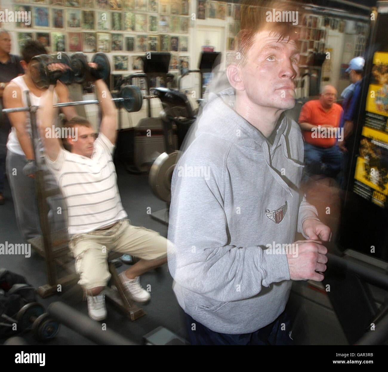 Ricky Hatton pendant un entraînement de médias à Betta bodies Gym, Denton, Manchester. Banque D'Images