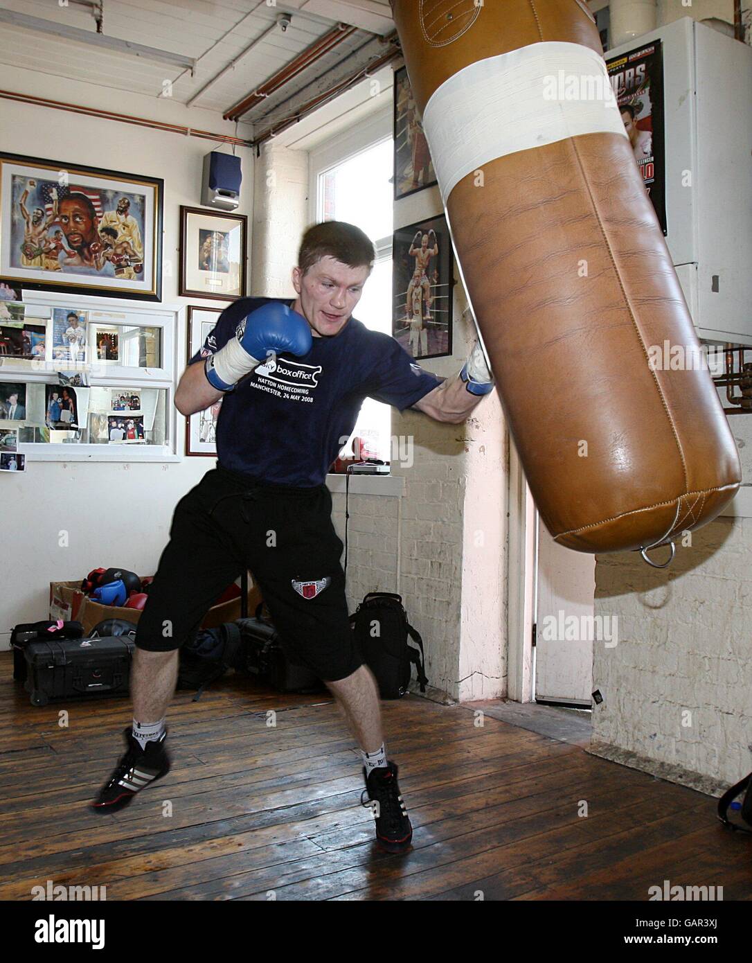 Ricky Hatton pendant un entraînement de médias à Betta bodies Gym, Denton, Manchester. Banque D'Images