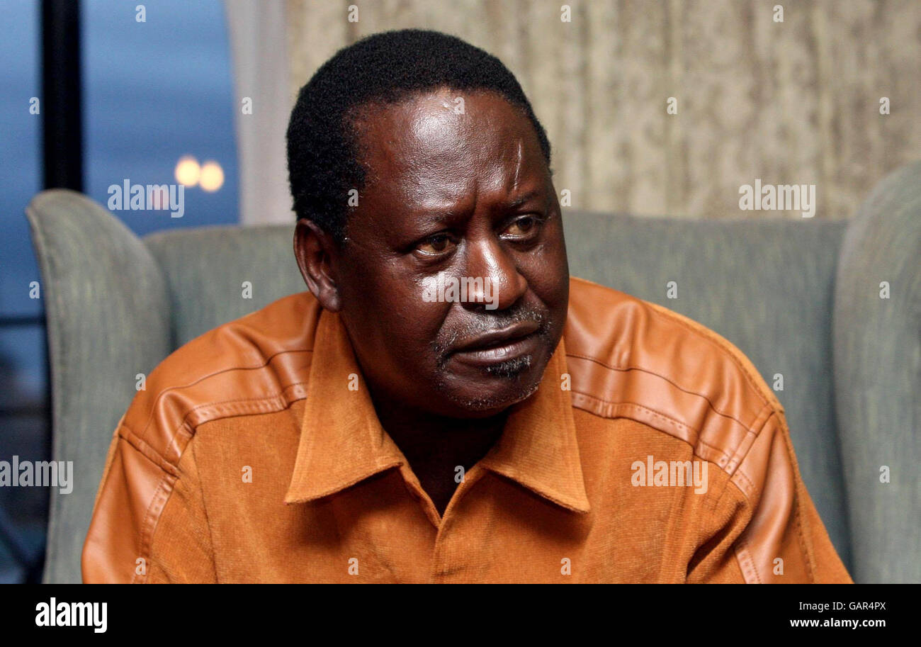 Le Premier ministre kenyan, Raila Odinga, à l'hôtel Sarova Stanley de Nairobi, au Kenya, où il a rencontré Sir Richard Branson. Banque D'Images