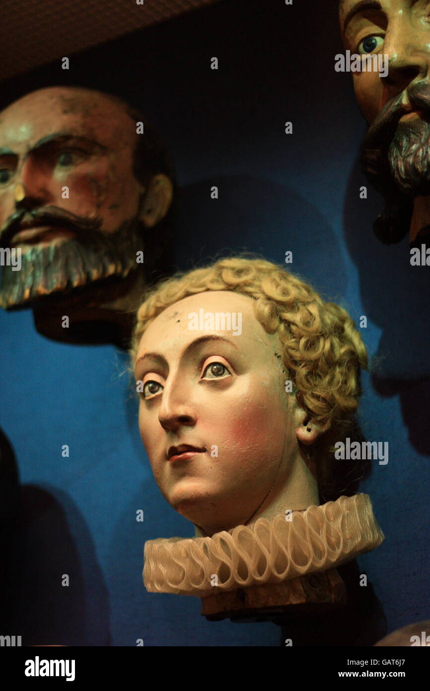 Têtes en bois des rois d'Angleterre à la Tour de Londres Banque D'Images