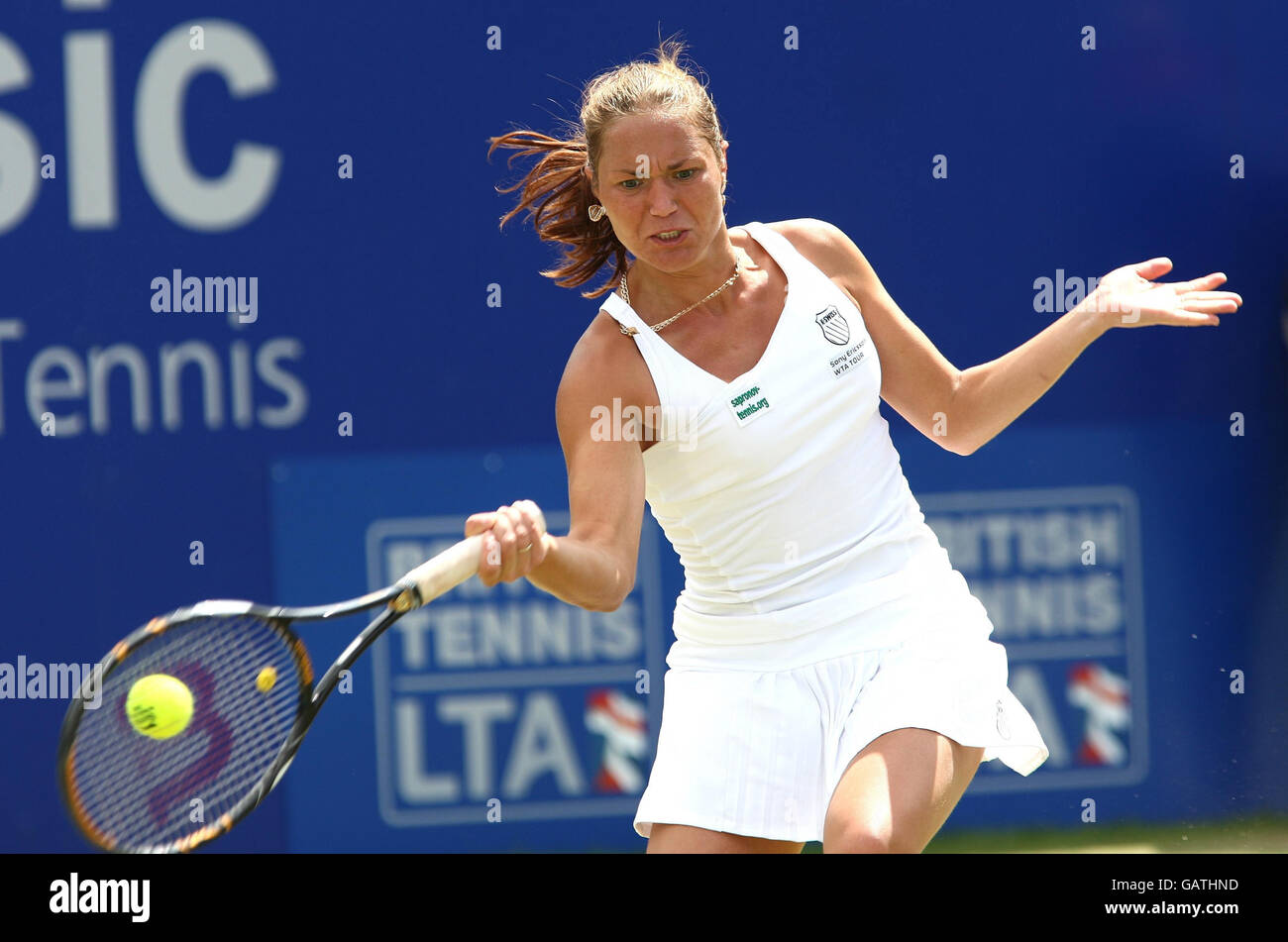 Kateryna Bondarenko d'Ukraine pendant la finale de la Classique DFS au Club du Prieuré d'Edgbaston à Birmingham. Banque D'Images