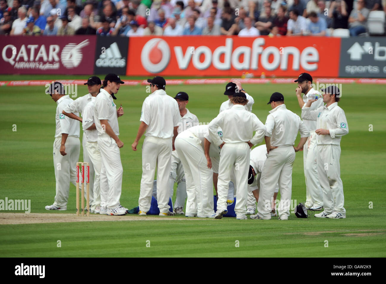 Cricket - troisième match de npower Test - deuxième jour - Angleterre contre Nouvelle-Zélande - Trent Bridge.Les joueurs néo-zélandais font une pause-boisson dans le match contre l'Angleterre Banque D'Images