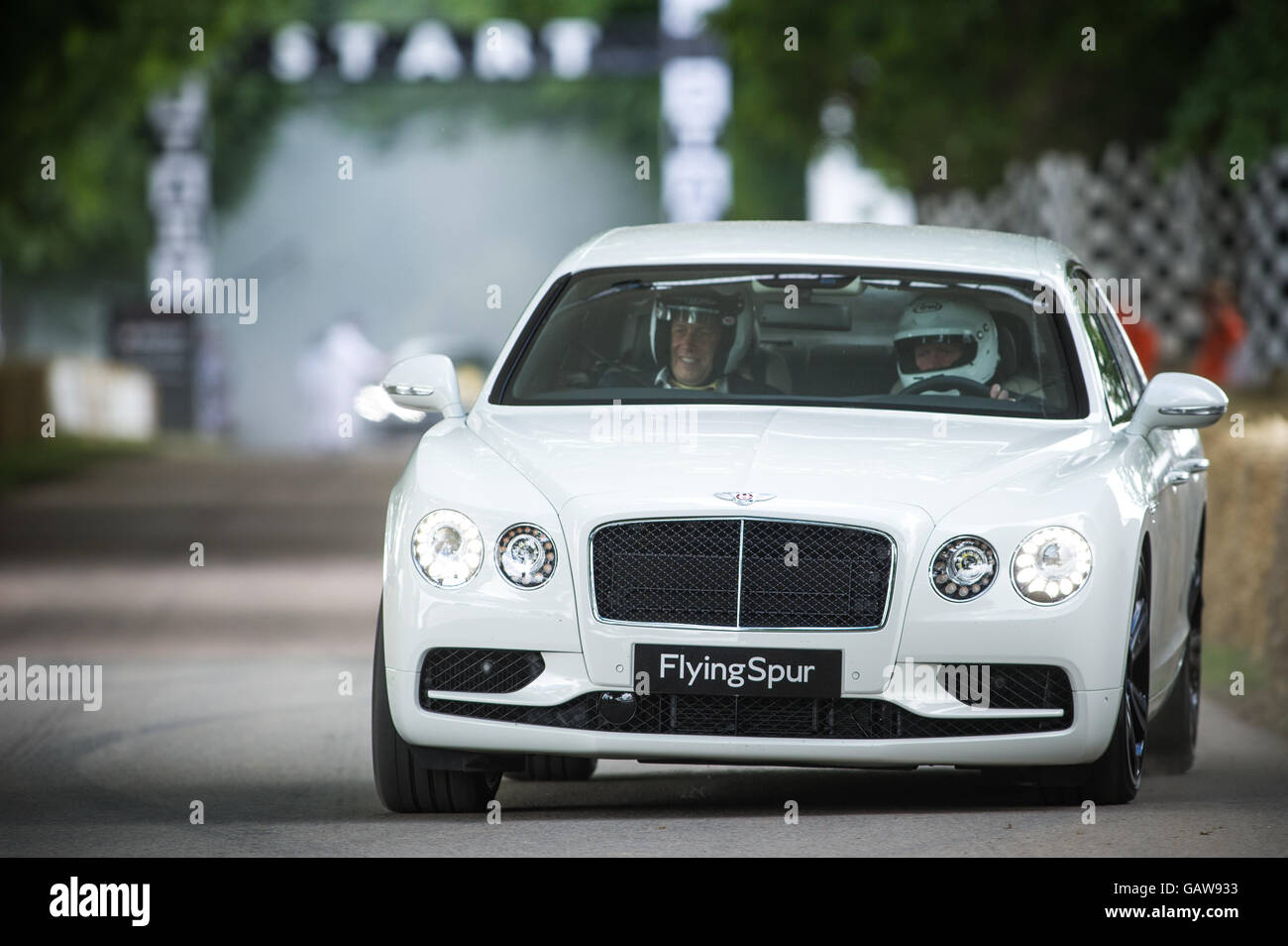 Une Bentley Flying Spur fait monter la colline pendant le Super voiture courir à la Goodwood Festival of Speed 2016 Banque D'Images