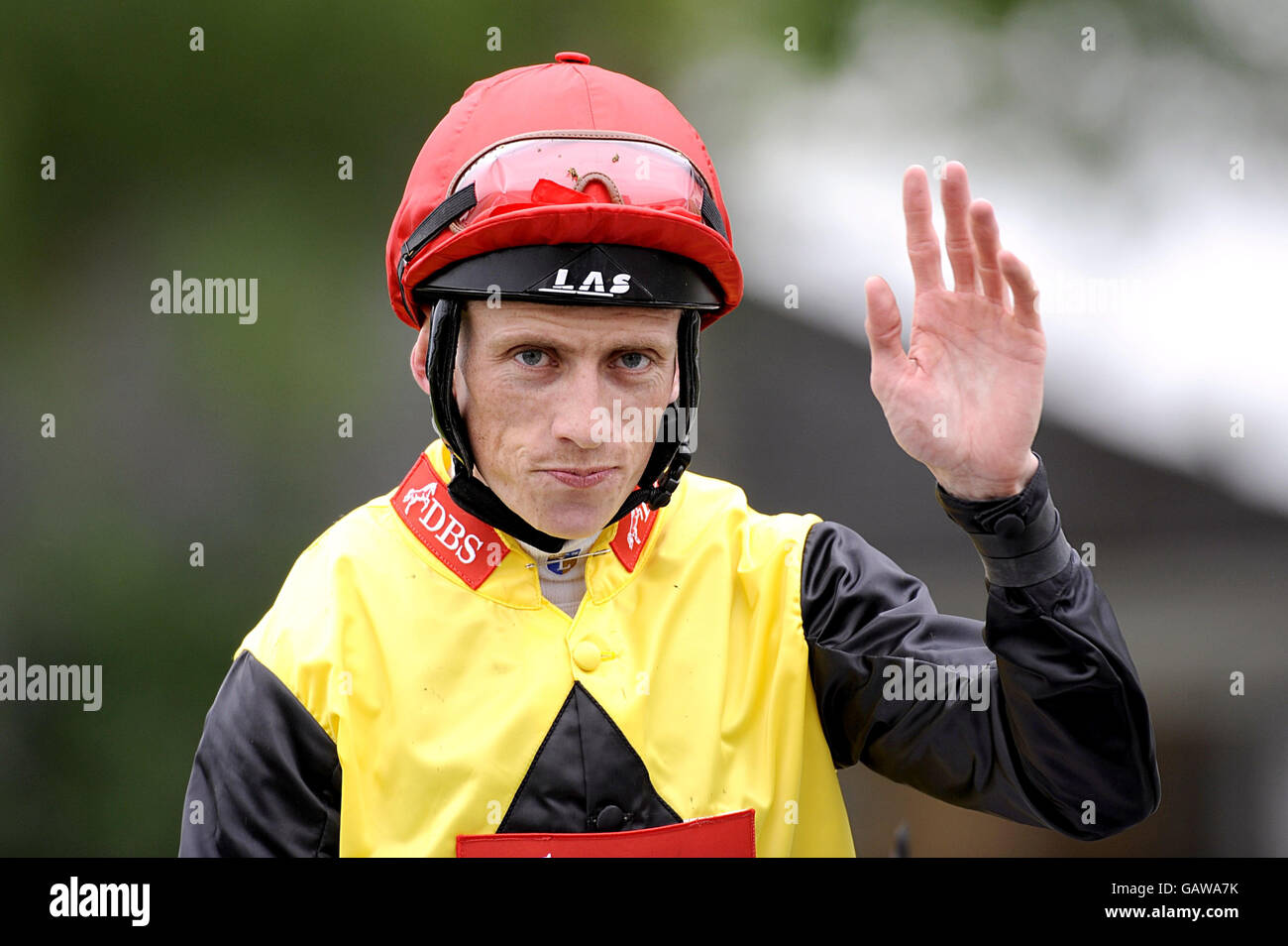 Le Jockey Shane Kelly célèbre la victoire de la coupe du Yorkshire Emirates Airline Sur Geordieland Banque D'Images