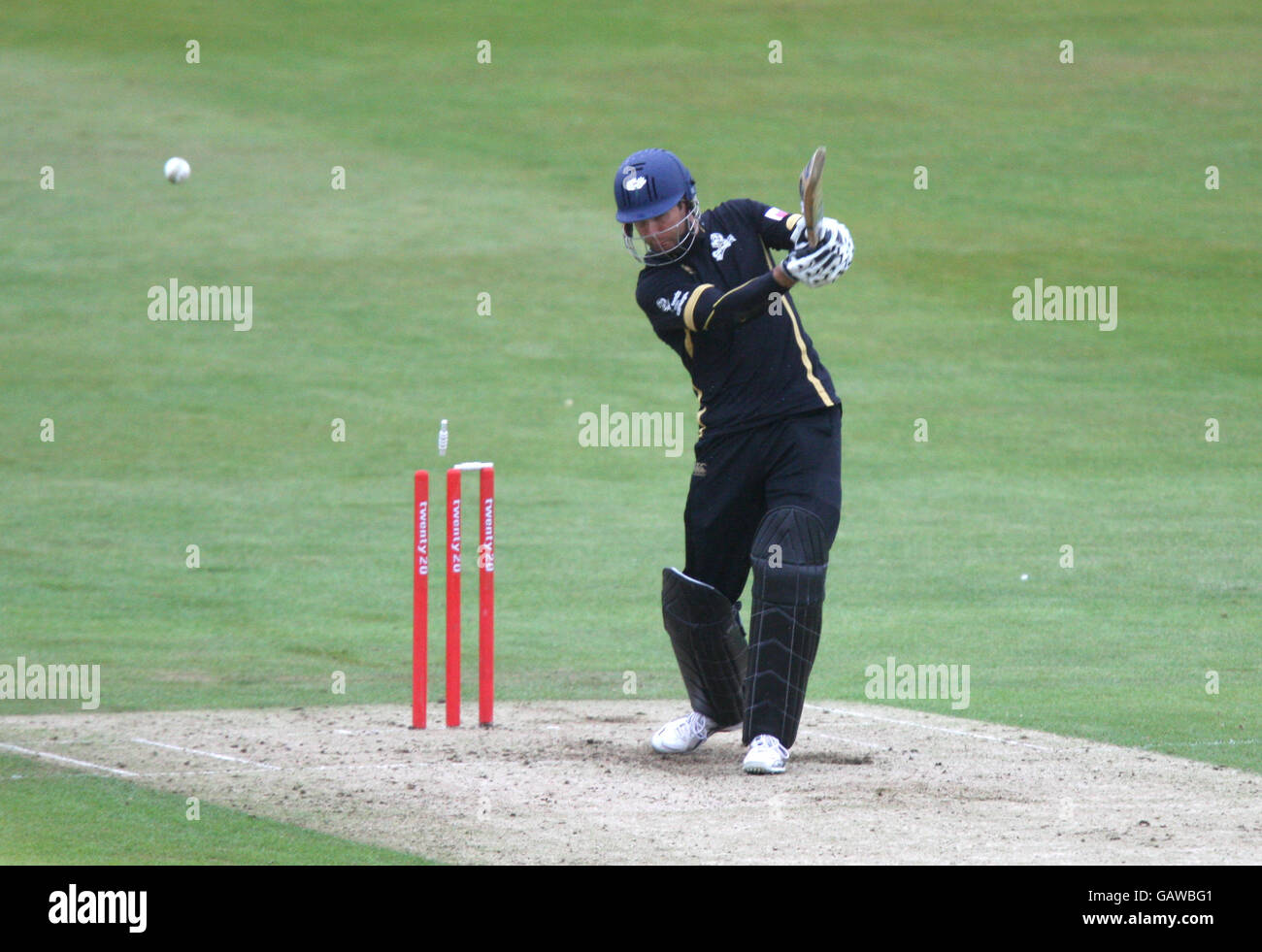 Cricket - Twenty20 Cup 2008 - North Division - Yorkshire Pheonix / Lancashire Lightning - Headingley Carnegie.Michael Vaughan, de Yorkshire Pheonix, est en 21 aux côtés de Tom Smith de Lancashire Lightning Banque D'Images