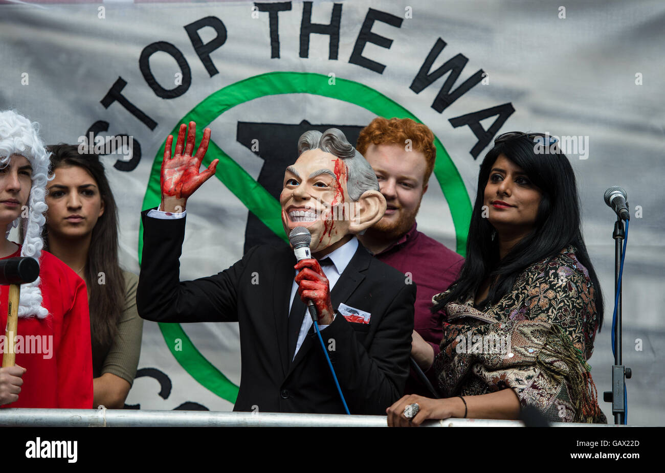 Londres, Royaume-Uni. 6 juillet, 2016. Les manifestants se rassemblent comme Sir John Chilcott livre son verdict sur la guerre en Irak et la participation des Britanniques à crédit : Alan D'Ouest/Alamy Live News Banque D'Images