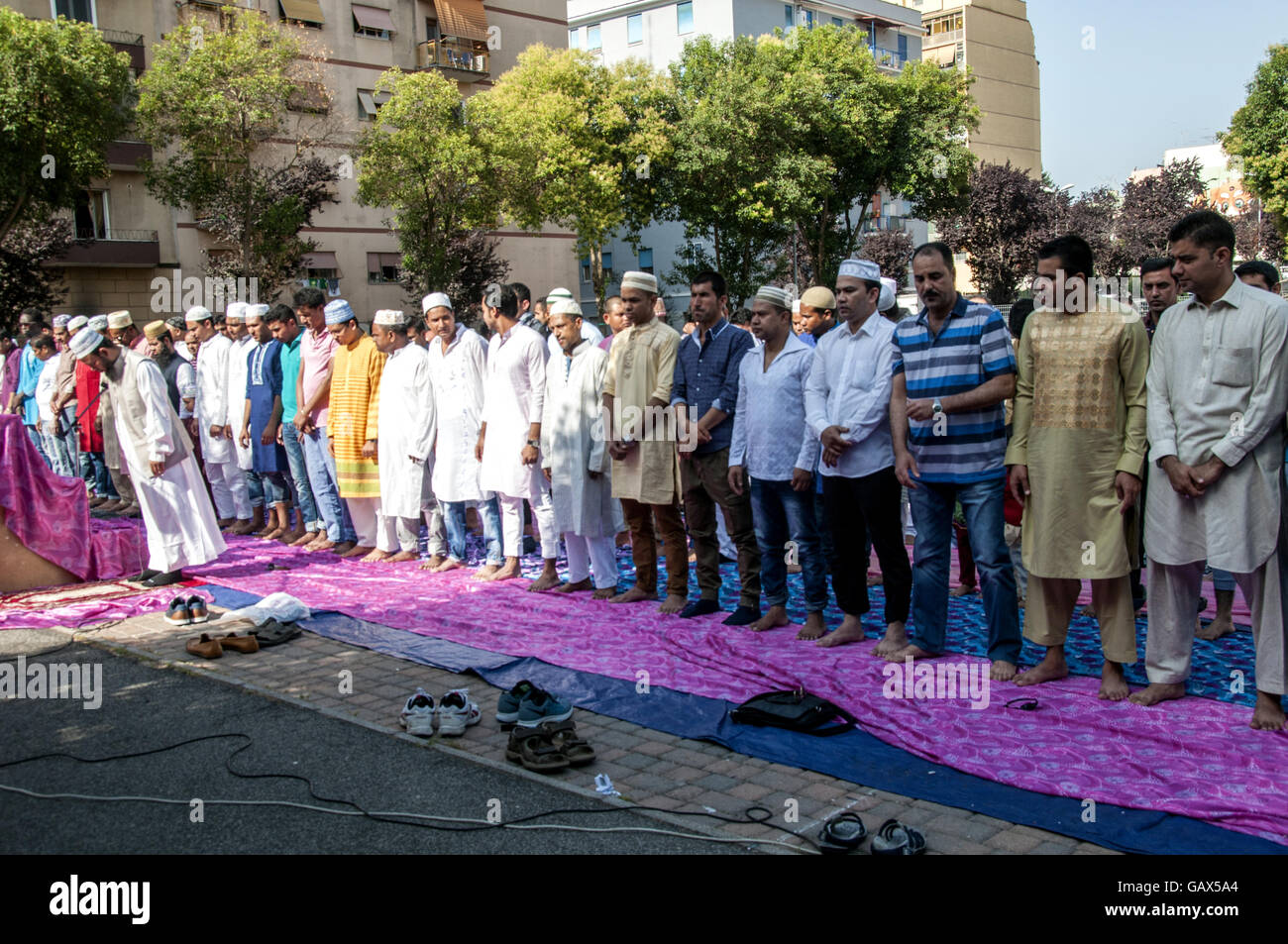 Rome, Italie. Le 06 juillet, 2016. La communauté Bengali à Rome célèbre la fin du Ramadan et condoléances aux familles des victimes de Dhaka Crédit : Patrizia Cortellessa/Alamy Live News Banque D'Images