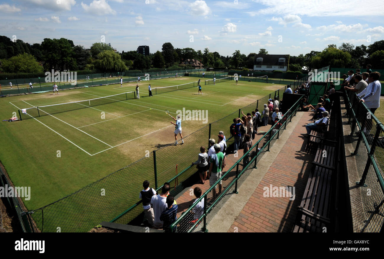 Tennis - Championnat de Wimbledon 2008 - deuxième jour - le All England Club.Une vue générale des courts d'entraînement Aorangie pendant les championnats de Wimbledon 2008 au All England tennis Club de Wimbledon. Banque D'Images