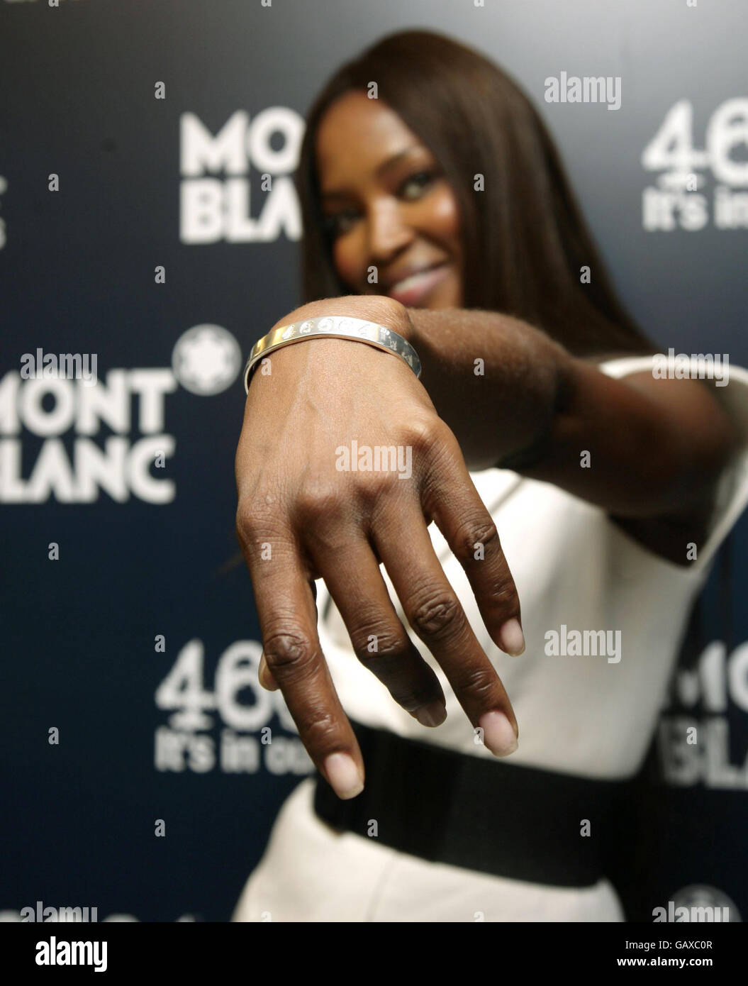 Naomi Campbell assiste à un photocall pour promouvoir le Bangle 46664 en soutien à la Fondation Nelson Mandela au magasin MONTBLANC à Londres. Banque D'Images