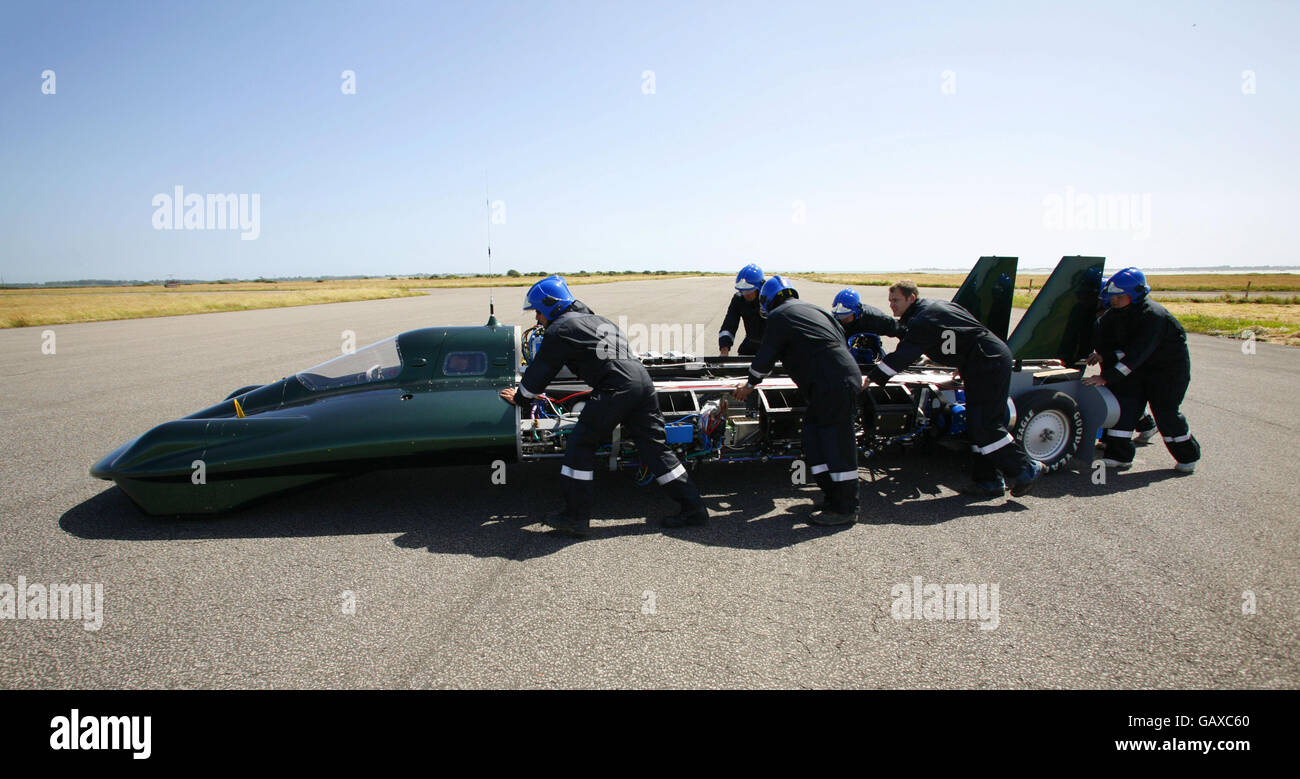 La voiture à vapeur de construction britannique est mise en public pour la première fois à Thorney Island, près de Portsmouth. Banque D'Images