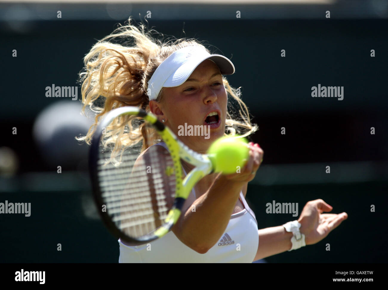 Tennis - Championnat de Wimbledon 2008 - jour six - le All England Club. Caroline Wozniacki en action contre Jelena Jankovic Banque D'Images