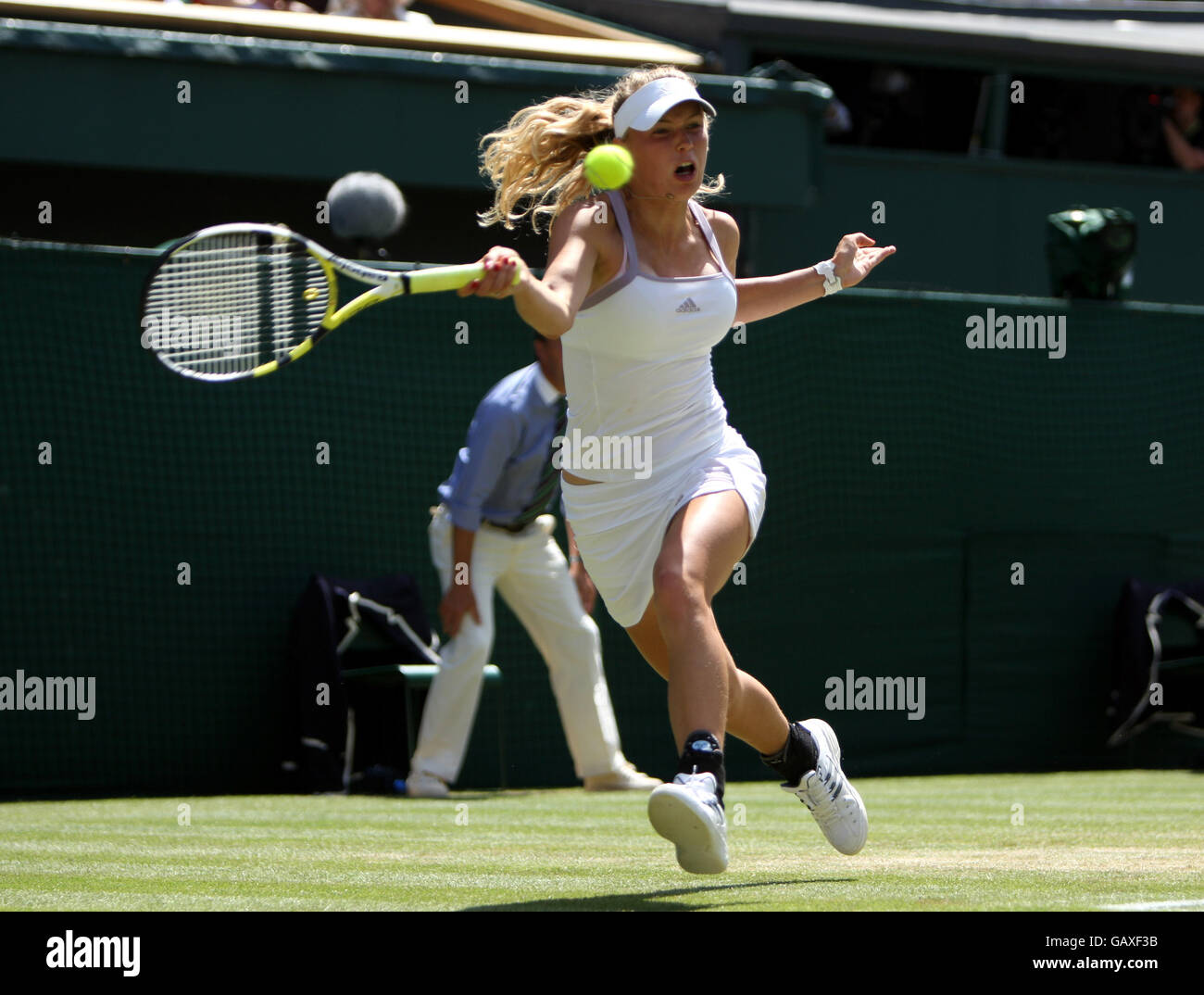 Tennis - Championnat de Wimbledon 2008 - jour six - le All England Club. Caroline Wozniacki en action contre Jelena Jankovic Banque D'Images