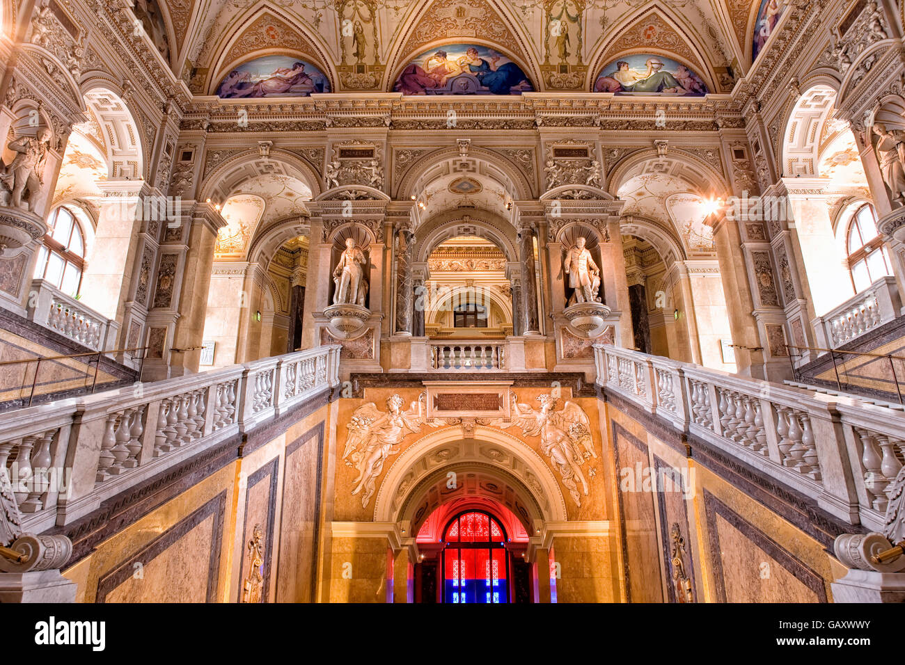 Escaliers dans le musée d'Histoire Naturelle à Vienne Banque D'Images