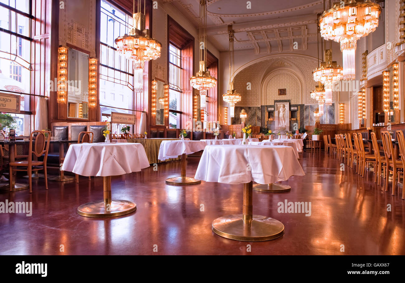 Intérieur du restaurant de la Maison municipale à Prague Banque D'Images