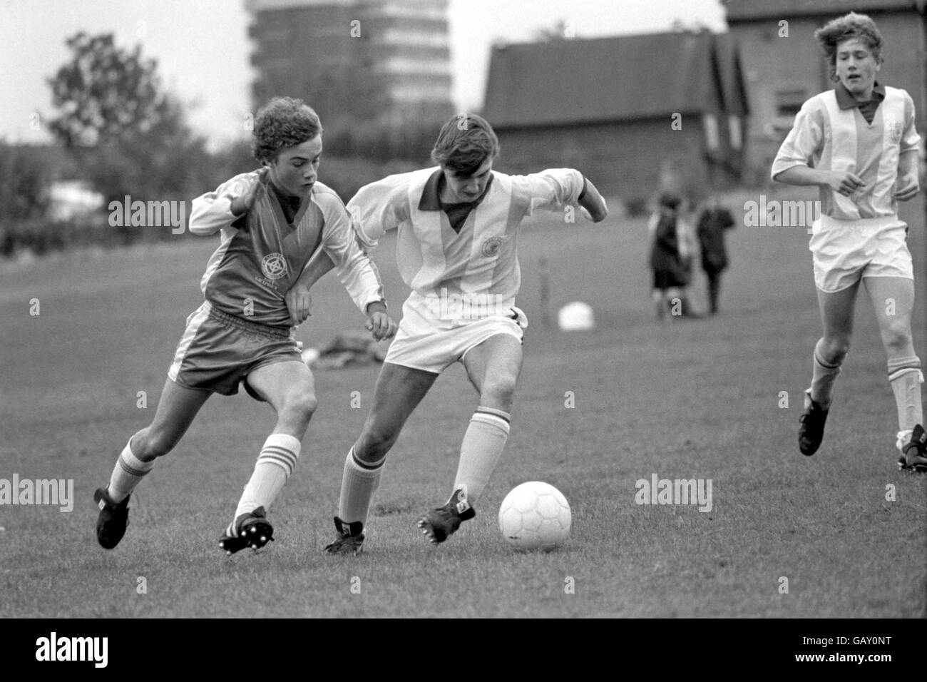 Vue générale de l'action d'un match de jeunes du dimanche matin Banque D'Images