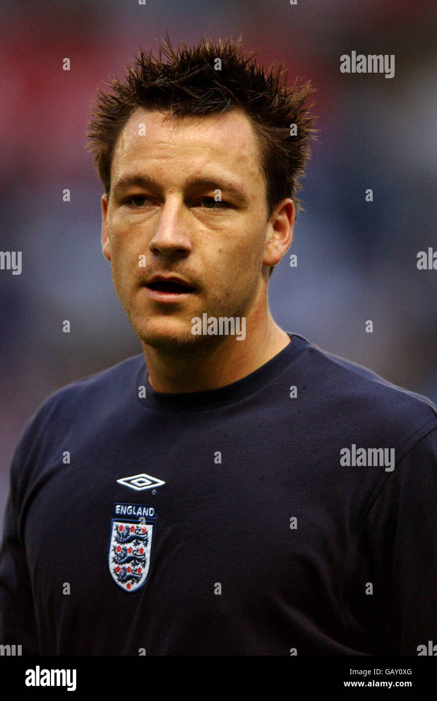 Football - International friendly - Angleterre contre Serbie et Monténégro. John Terry d'Angleterre pendant l'échauffement Banque D'Images
