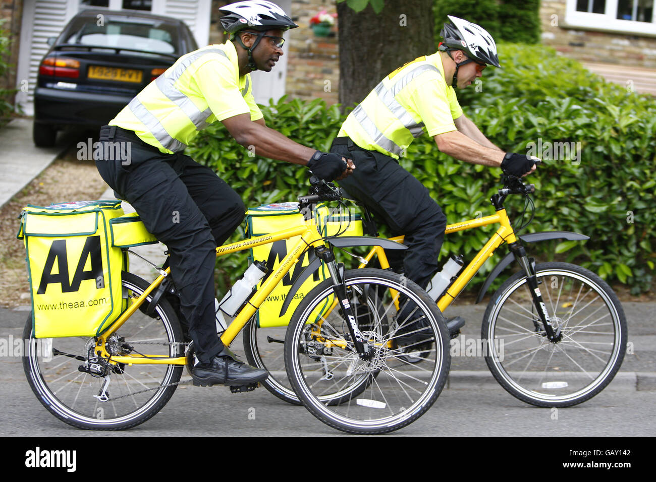 Hommes en vélo AA pendant les championnats de Wimbledon 2008 à Le All England tennis Club de Wimbledon Banque D'Images