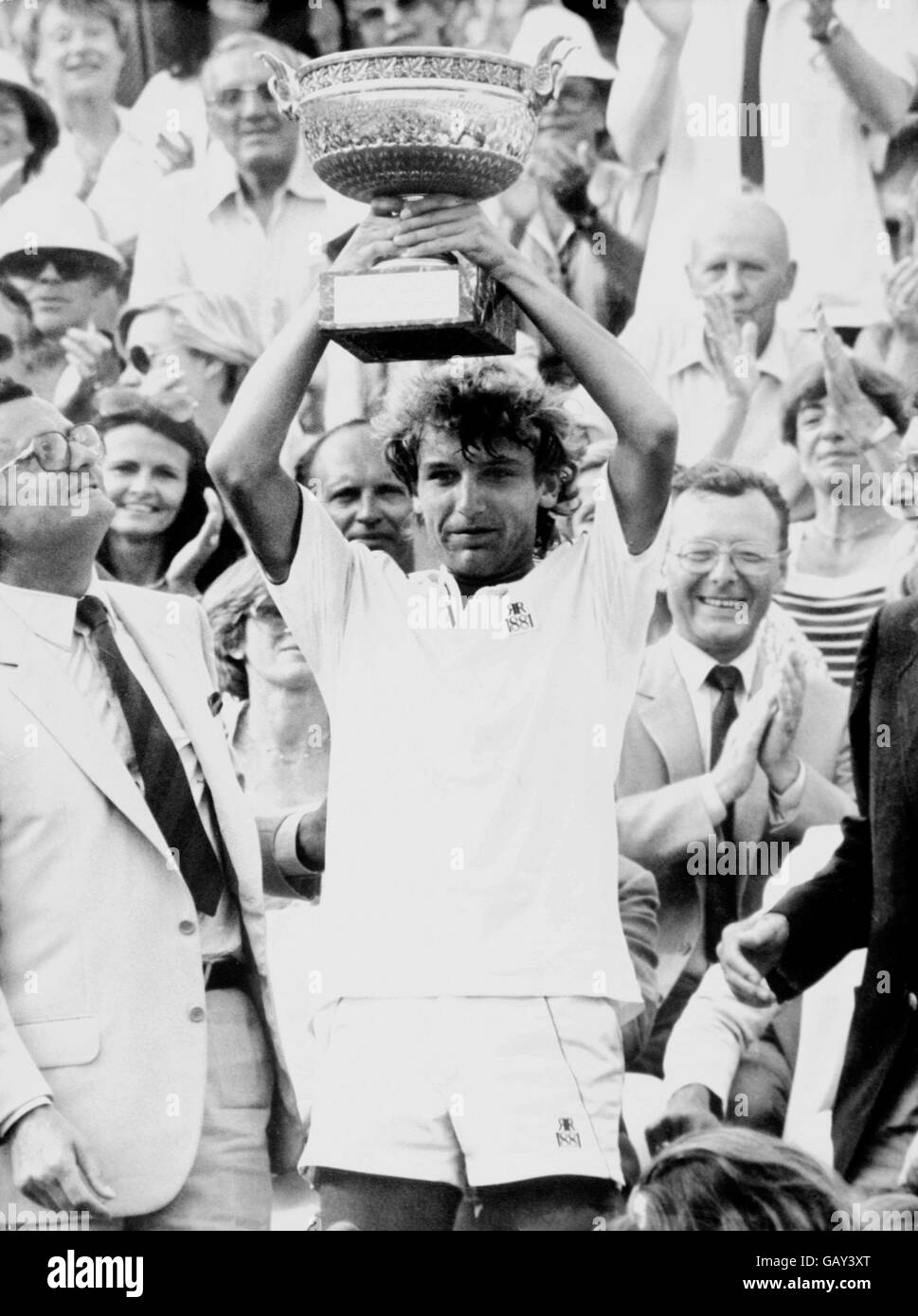 Tennis - Championnat de France - Roland Garros - masculin - Final - Mats Wilander v Guillermo Vilas Banque D'Images
