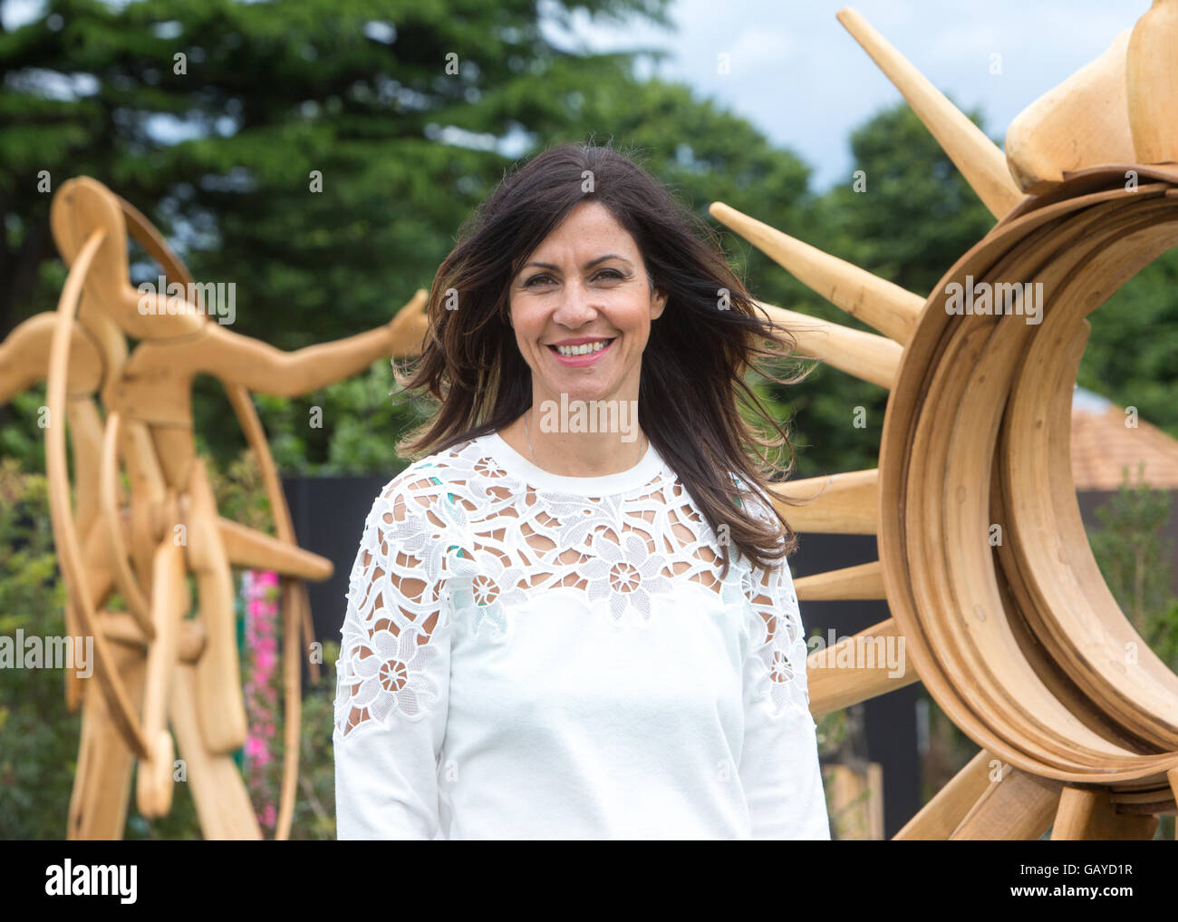 Présentatrice TV,Julia Bradbury,à la RHS Hampton Court Flower Show Banque D'Images