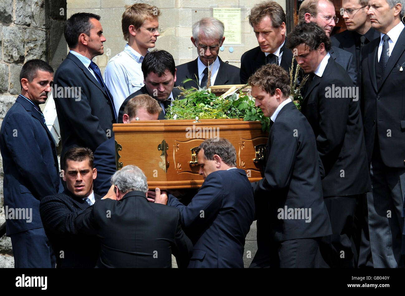 Le cercueil du caporal Sean Reeve est transporté de l'église catholique St Joseph à Brighton après ses funérailles. Banque D'Images