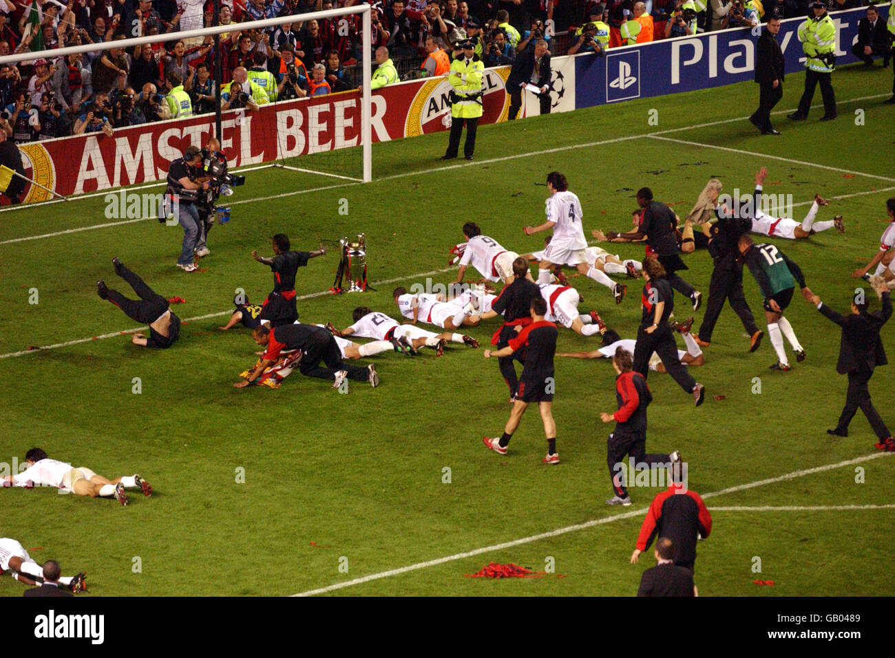 Les joueurs de l'AC Milan célèbrent la victoire dans la Ligue des champions de l'UEFA Finale Banque D'Images